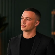 Zakelijk portret van Derk Gähler van Cosymize